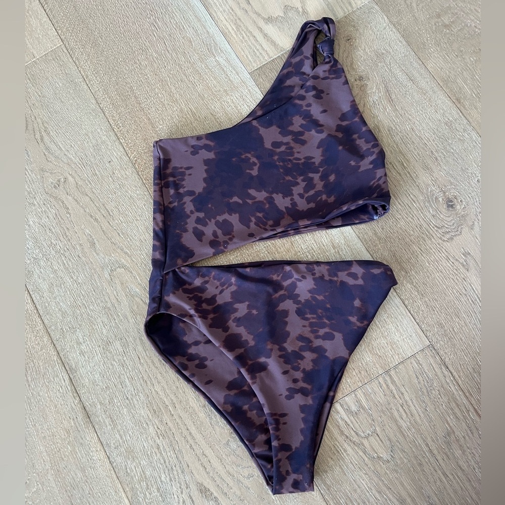 Skatie one piece swimsuit in Yellowstone